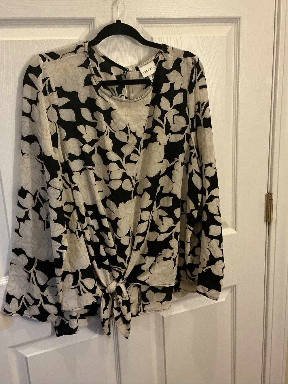 Ava & Viv Black and Cream Floral Tie-Front Blouse Plus Size